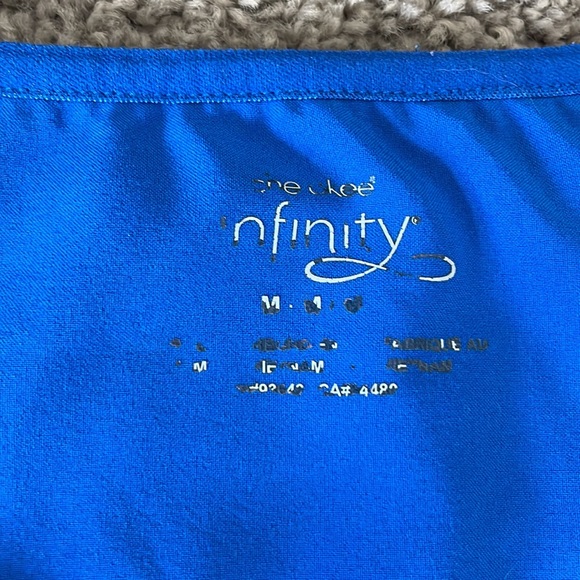 Cherokee Infinity Scrub Top - Picture 2 of 3